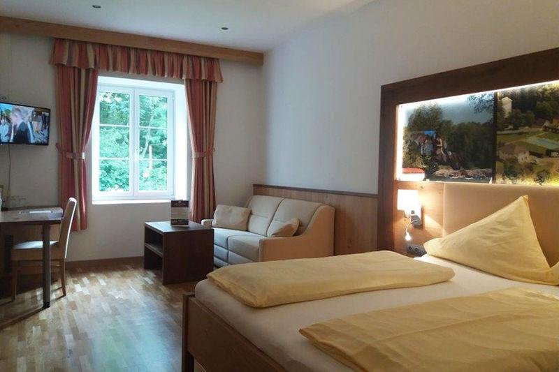 Energieautarkes Anwesen auf 60 ha inkl. Bauerwartungsland – Hotel & Reitgut am Wörthersee