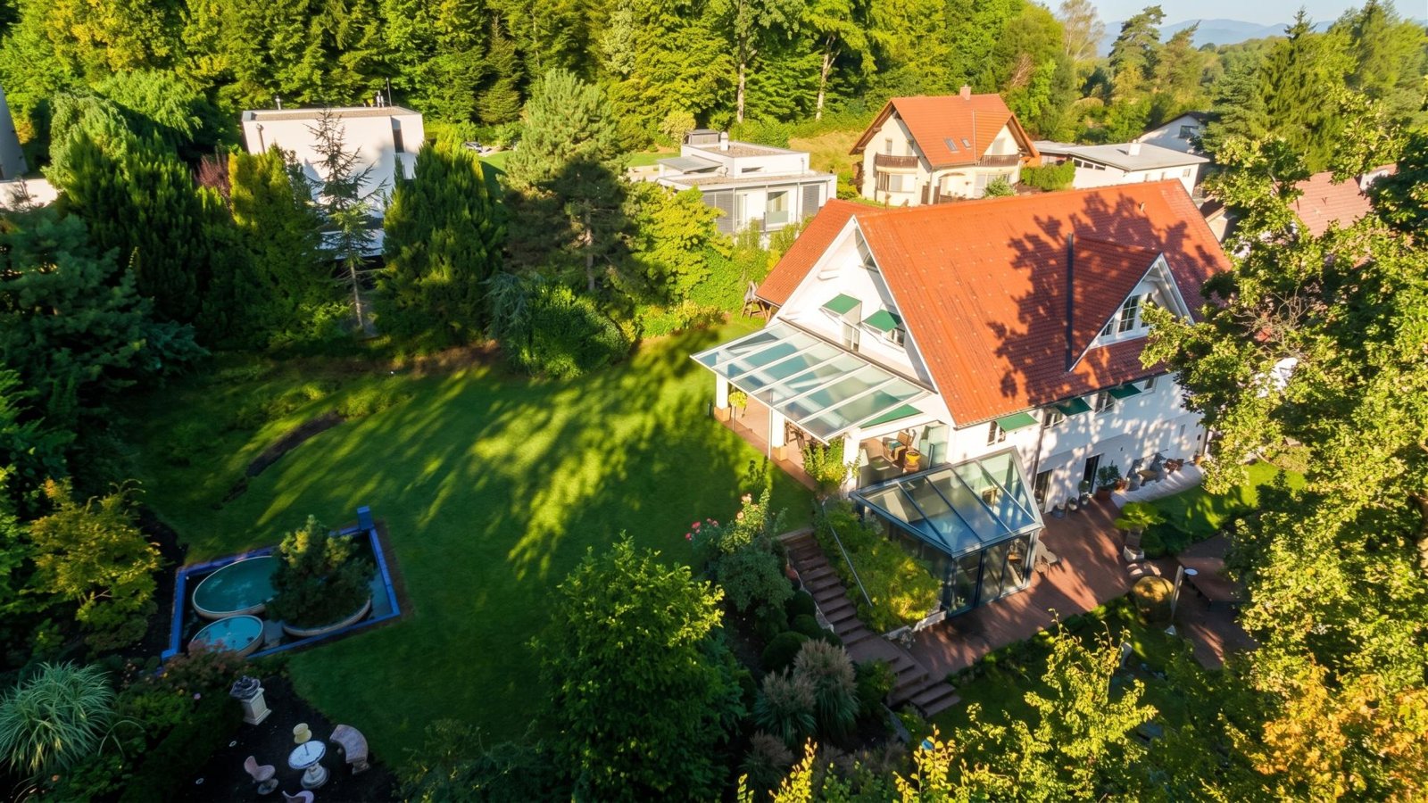 Graz-St. Peter · Anwesen mit 380 m² Wohnfläche, privatem Spa und 2.163 m² umzäuntem Garten — am Grüngürtel, am Ende einer Sackstraße
