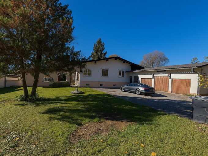 3 Garagen plus 5 Stellplätze. — IMMOXX. Immobilien Graz