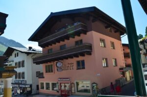 Ski-in/Ski-out trifft Alpencharme in Saalbach