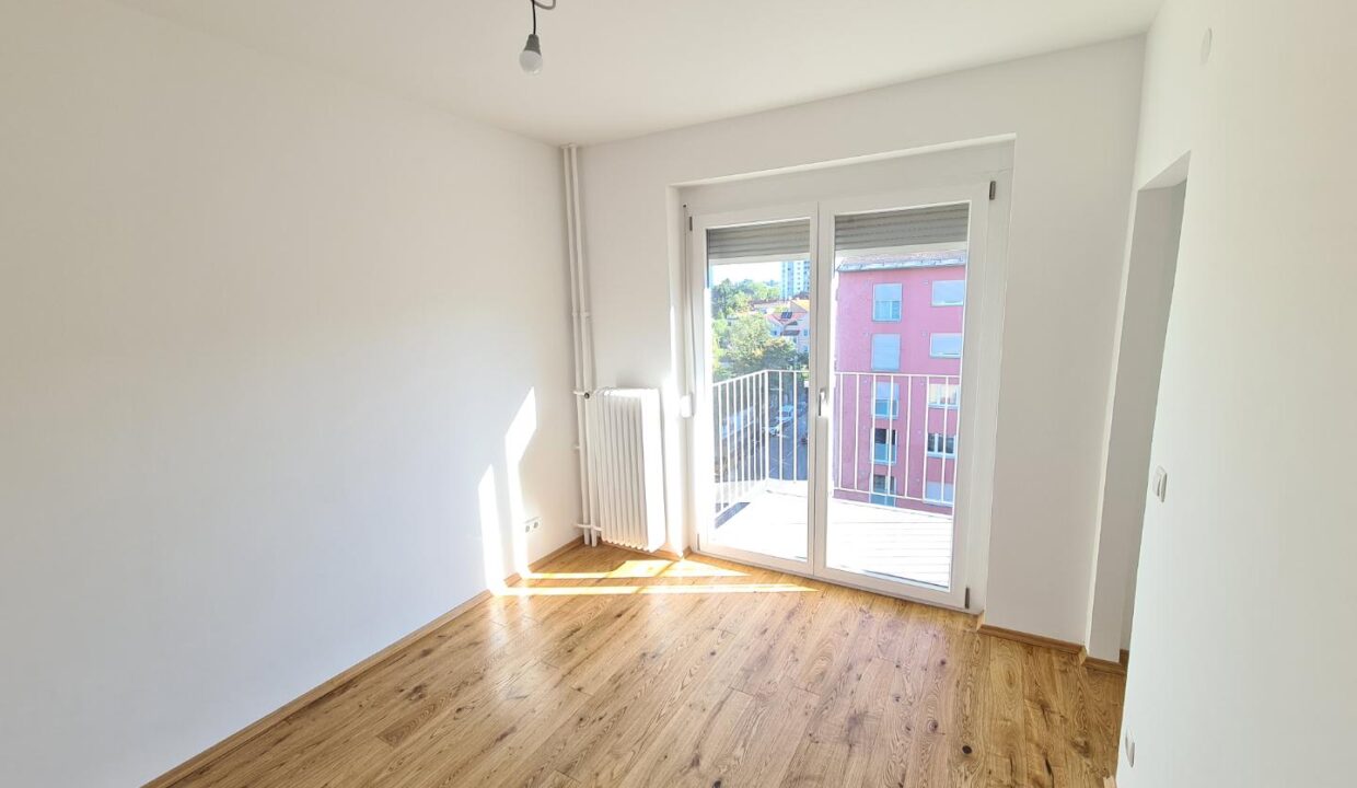 Zimmer mit Balkon