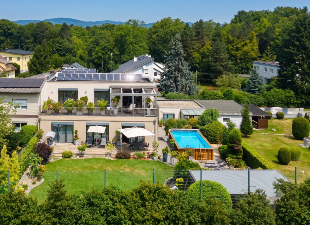 Passivhaus der Extraklasse: Pool, Photovoltaik-Speicher & Dachterrasse in Linz-Kleinmünchen" · „HWB 9! – Bild 3