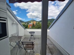 Helle Dachgeschosswohnung mit Loft-Flair und sonniger Loggia