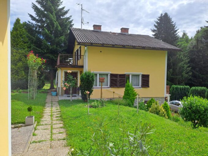 Einfamilienhaus Markt Hartmannsdorf – Wohnhaus in sonniger Alleinlage – Ihr persönlicher Rückzugsort…