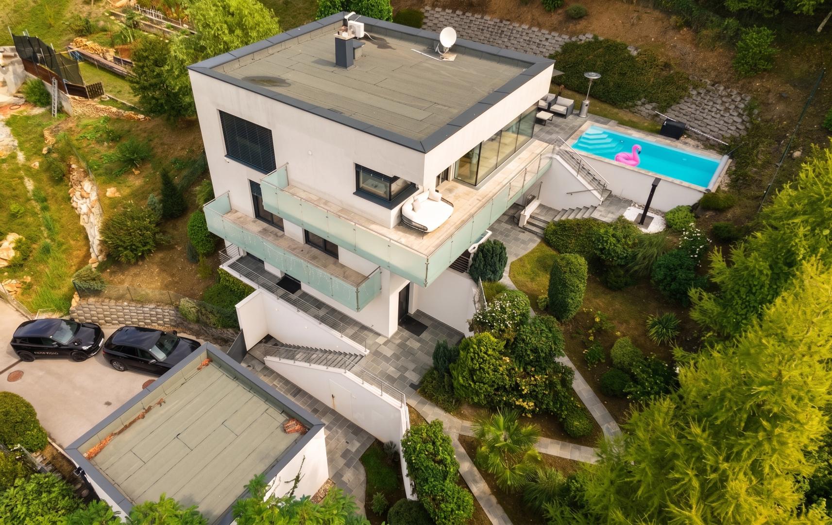 Villa am Gedersberg: 230 m² Wohnfläche, beheizter Pool, Blick auf die Koralpe