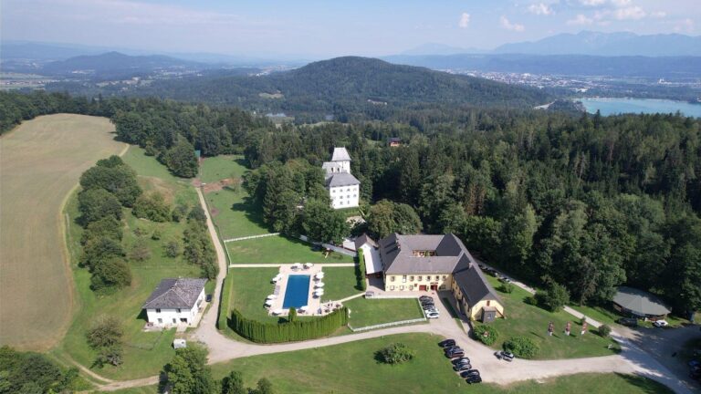 Energieautarkes Anwesen auf 60 ha inkl. Bauerwartungsland – Hotel & Reitgut am Wörthersee