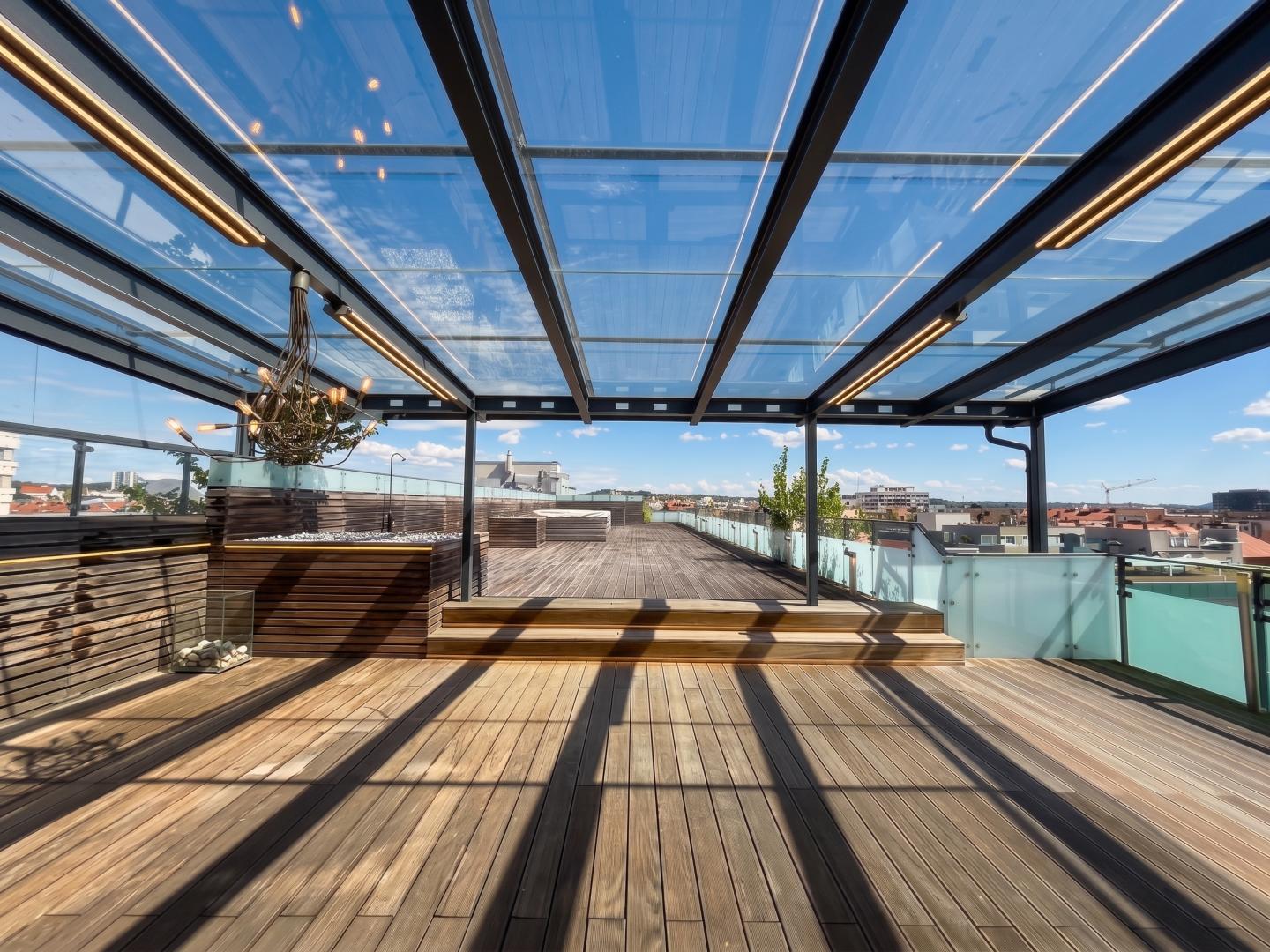 Das Penthouse der Extraklasse in Graz: 360° Schlossbergblick, private Wellness-Oase und absolute Diskretion