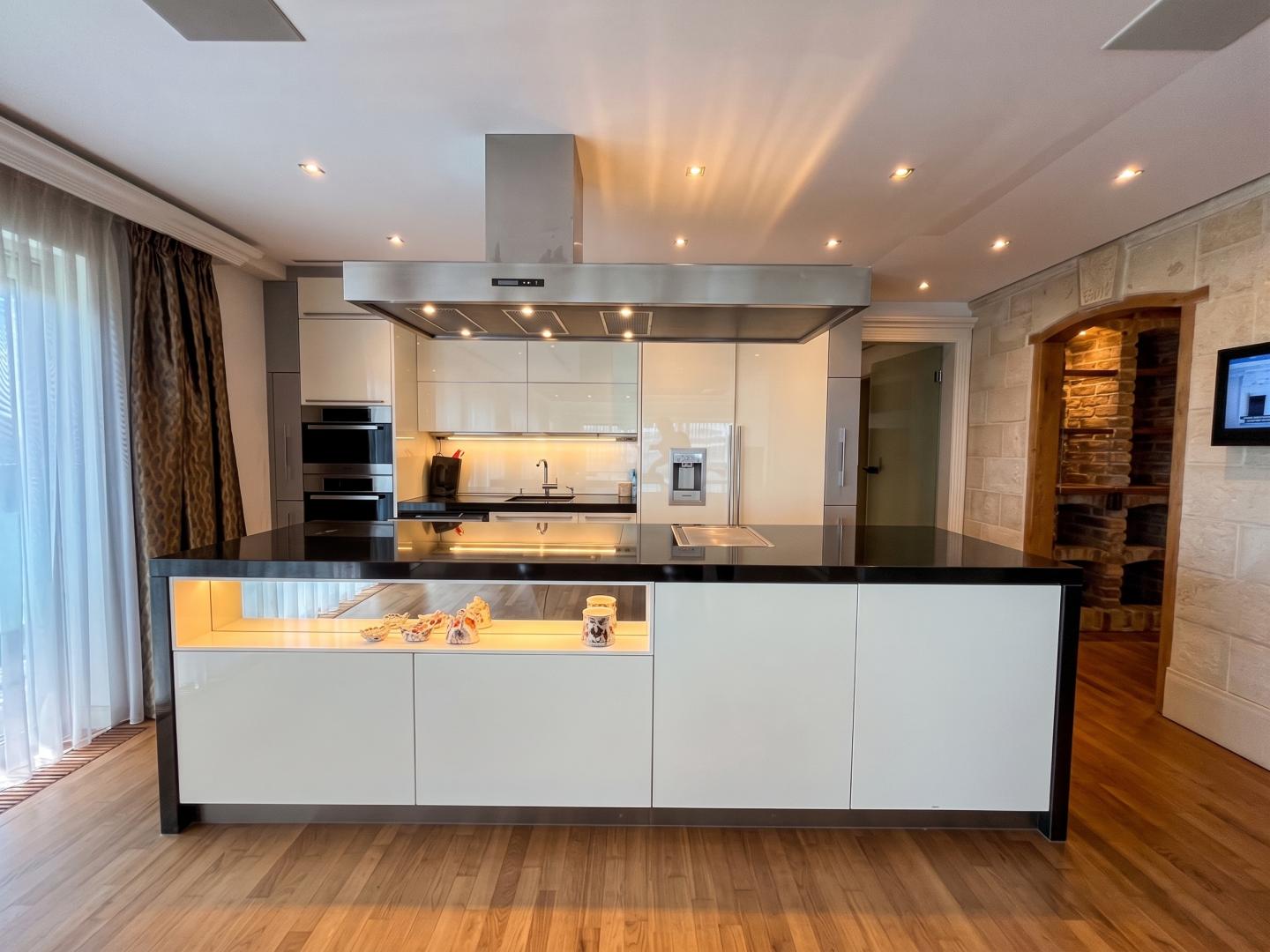 Das Penthouse der Extraklasse in Graz: 360° Schlossbergblick, private Wellness-Oase und absolute Diskretion
