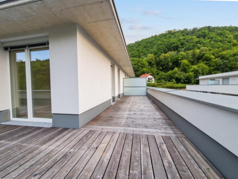 ERSTBEZUG: Moderne 2-Zimmer-Wohnung mit  großer Eckterrasse