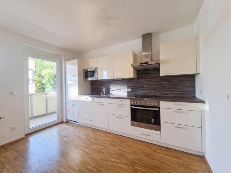 Sofort verfügbar: Moderne 3-Zimmer-Wohnung mit Balkon