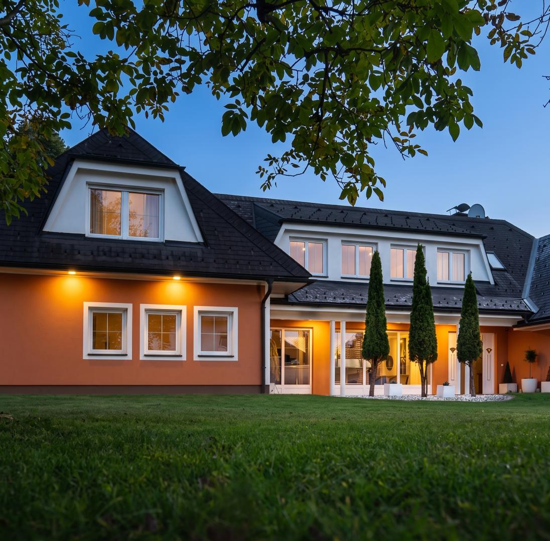 Villa „Vino“: Herrschaftliches Anwesen oder prachtvolles Mehrgenerationenhaus – Exklusivität trifft auf grenzenlose Flexibilität