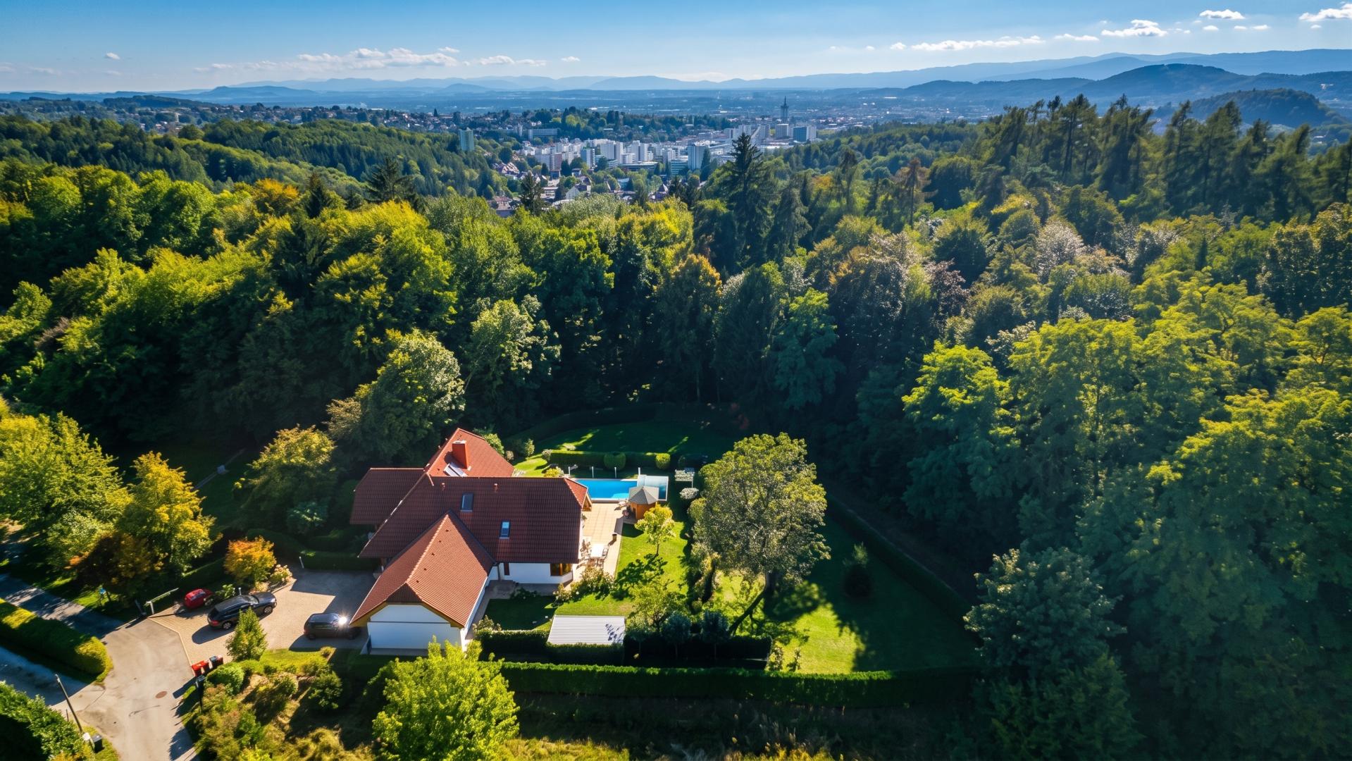Landhausvilla mit Pool am Leechwald, optional mit Baugrund – Stadtnah wie am Land wohnen.