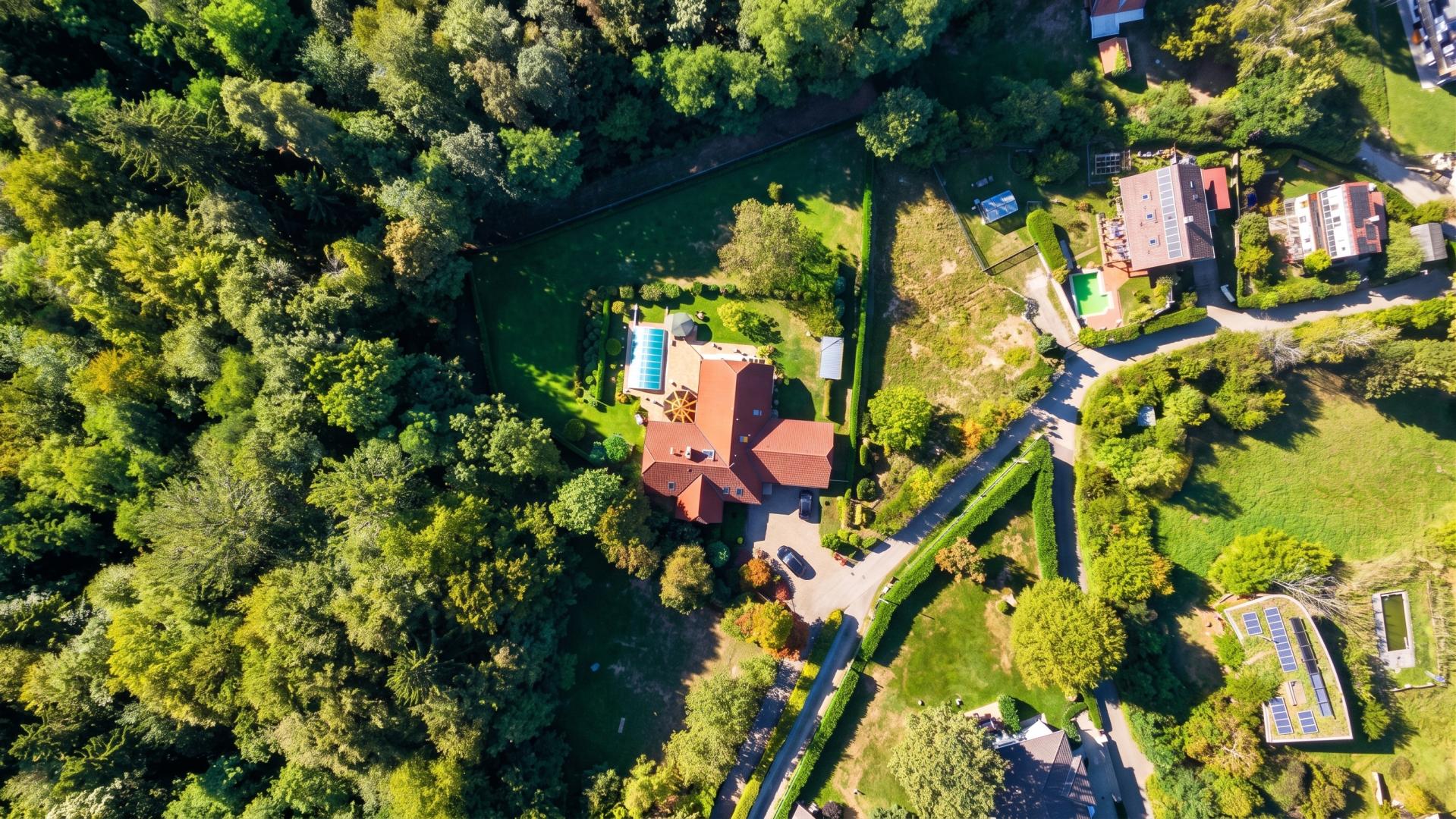Landhausvilla mit Pool am Leechwald, optional mit Baugrund – Stadtnah wie am Land wohnen.