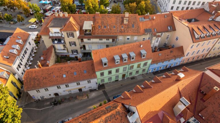 Parifiziertes Zinshaus beim Lendplatz – sanierte Substanz mit Gestaltungsspielraum
