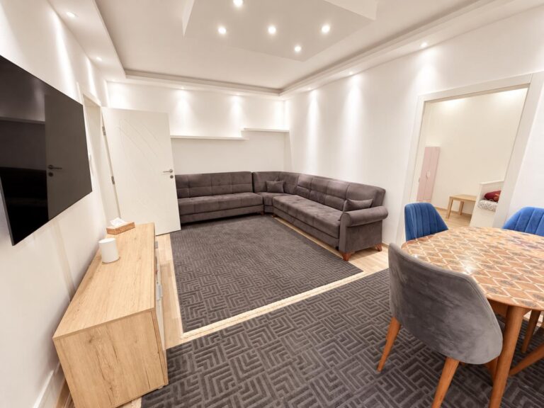 TOP LAGE IN GRAZ – SANIERTE 3-ZIMMER-WOHNUNG MIT BALKON UND CA. 67 m²