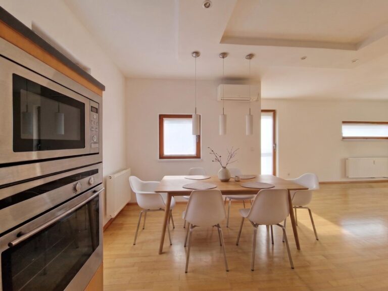 Familienwohnung in Stattegg: 4 Zimmer, Balkon, Carport, sofort verfügbar