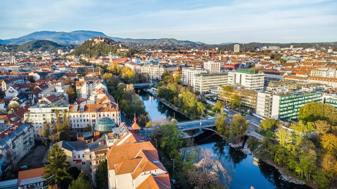 Graz Innenstadt mit Schlossberg