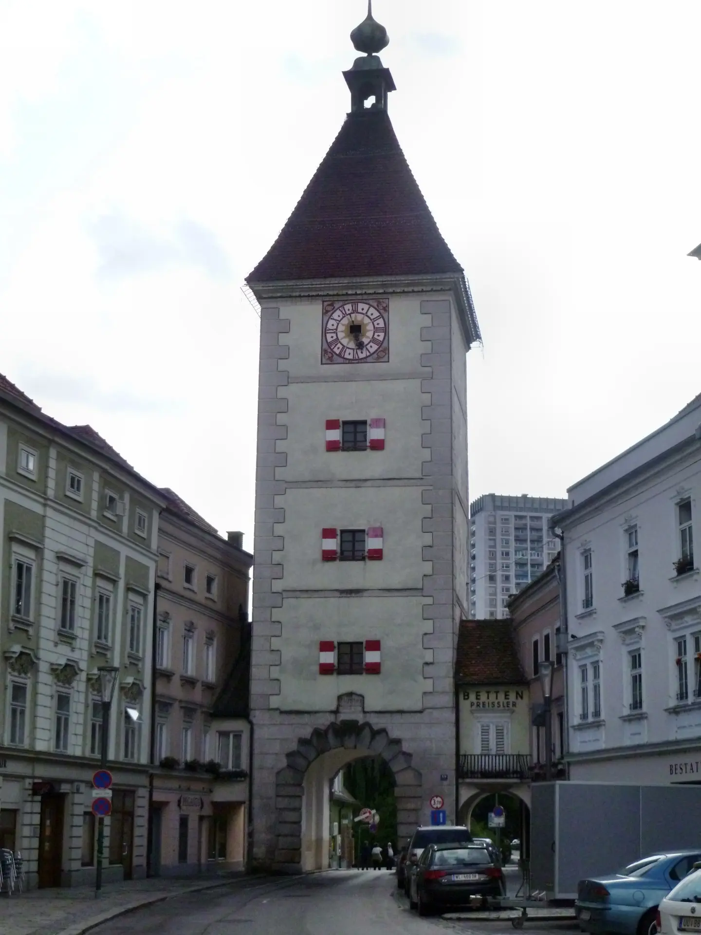 Stadtplatz von Wels mit historischen Fassaden