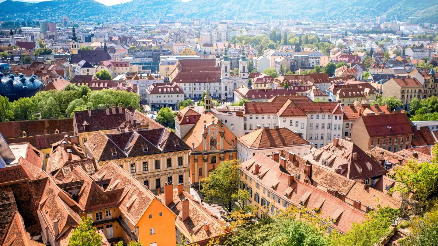Graz-Panorama mit Uhrturm und Schlossberg